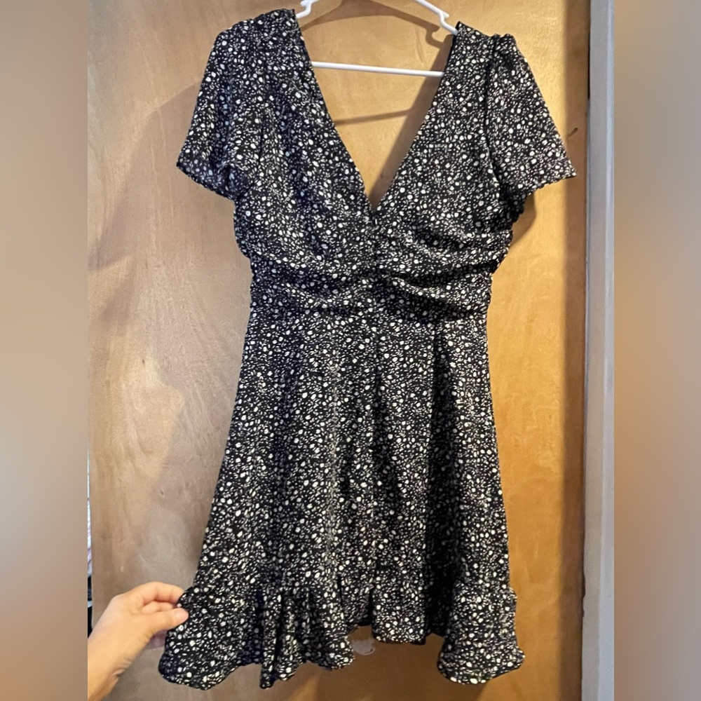 Flowered dress, never worn size XS